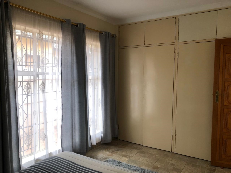 5 Bedroom Property for Sale in Lenasia South Gauteng