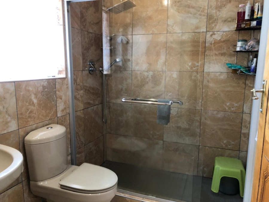 5 Bedroom Property for Sale in Lenasia South Gauteng