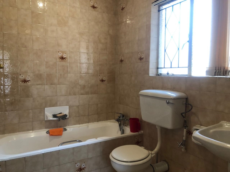 5 Bedroom Property for Sale in Lenasia South Gauteng
