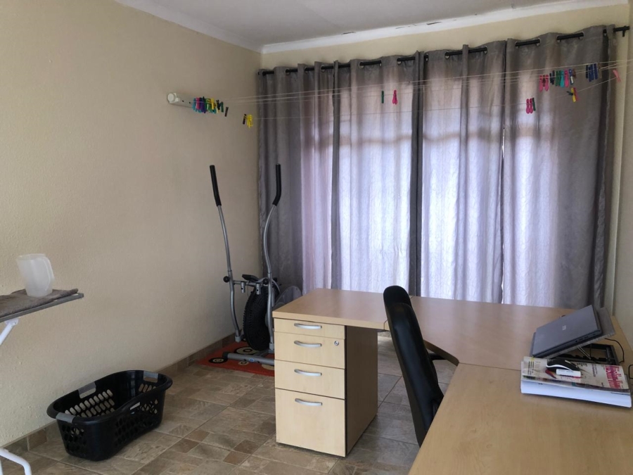 5 Bedroom Property for Sale in Lenasia South Gauteng