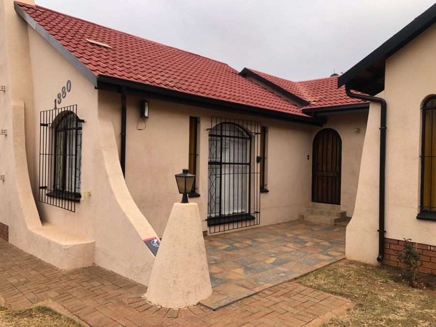 5 Bedroom Property for Sale in Lenasia South Gauteng