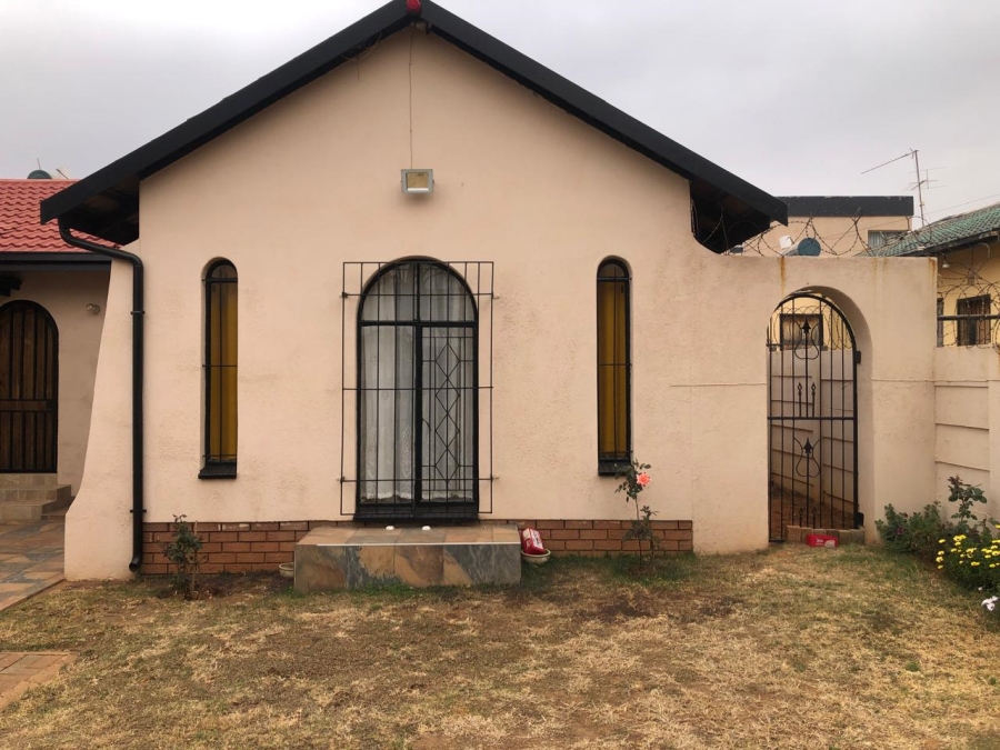 5 Bedroom Property for Sale in Lenasia South Gauteng