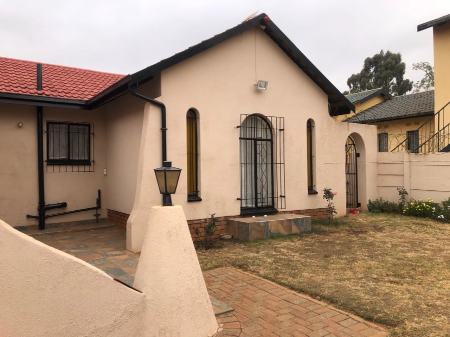 5 Bedroom Property for Sale in Lenasia South Gauteng