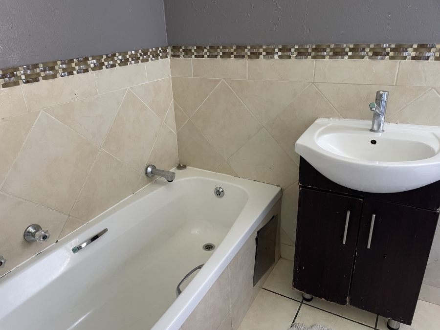 2 Bedroom Property for Sale in Sunninghill Gauteng