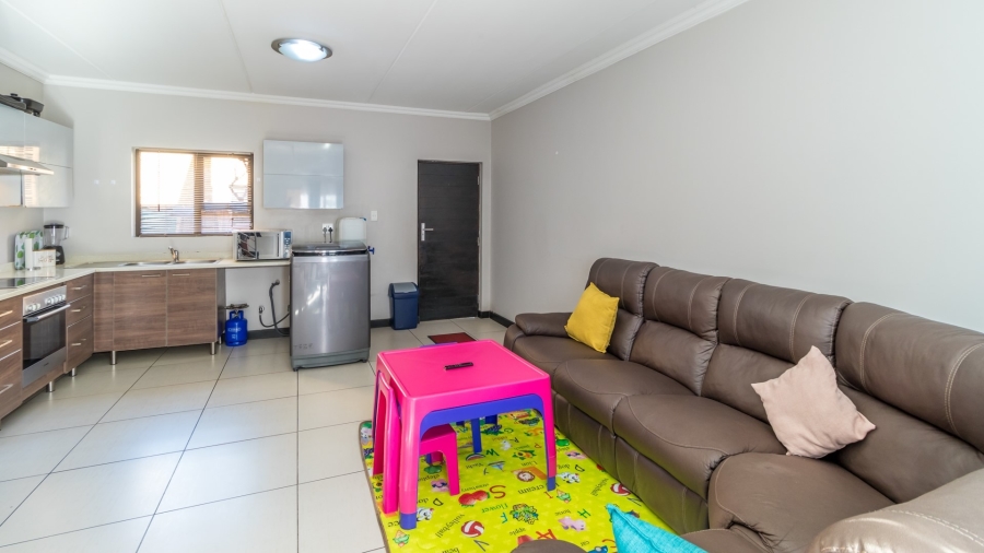To Let 2 Bedroom Property for Rent in Rooihuiskraal Gauteng