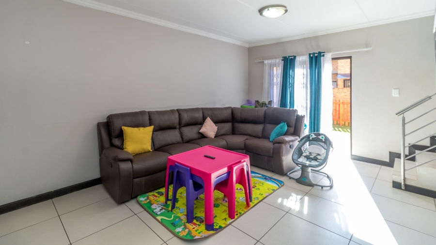 To Let 2 Bedroom Property for Rent in Rooihuiskraal Gauteng