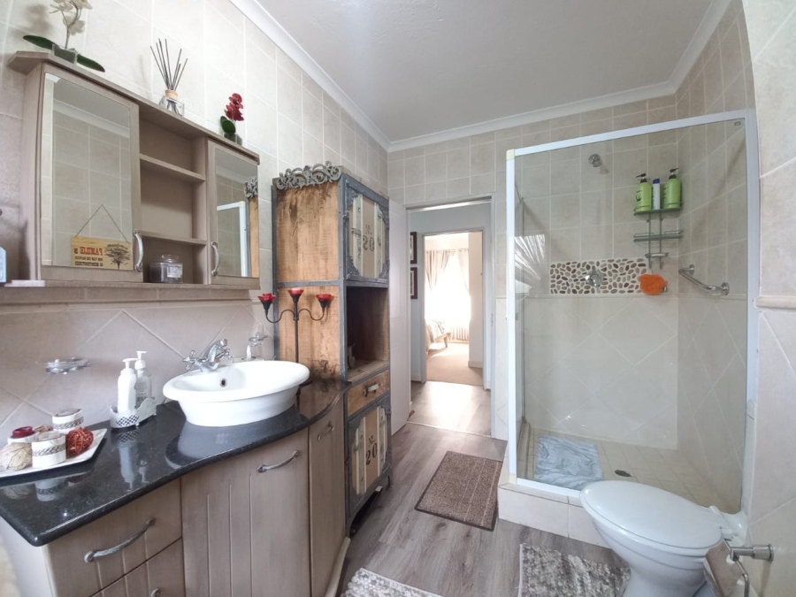 3 Bedroom Property for Sale in Sonneveld Gauteng