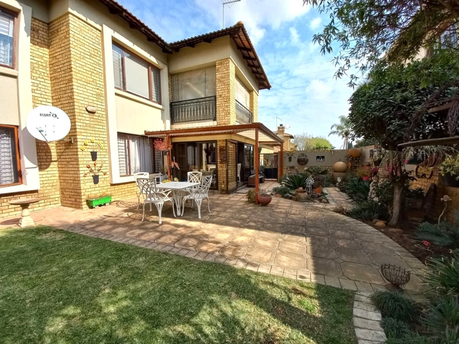 3 Bedroom Property for Sale in Sonneveld Gauteng