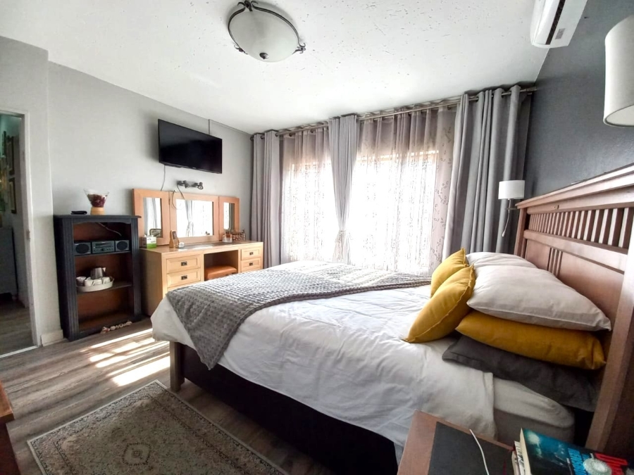 3 Bedroom Property for Sale in Sonneveld Gauteng