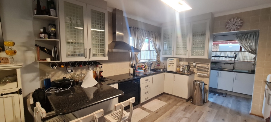 3 Bedroom Property for Sale in Sonneveld Gauteng