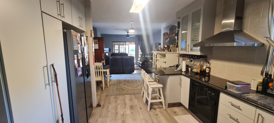 3 Bedroom Property for Sale in Sonneveld Gauteng
