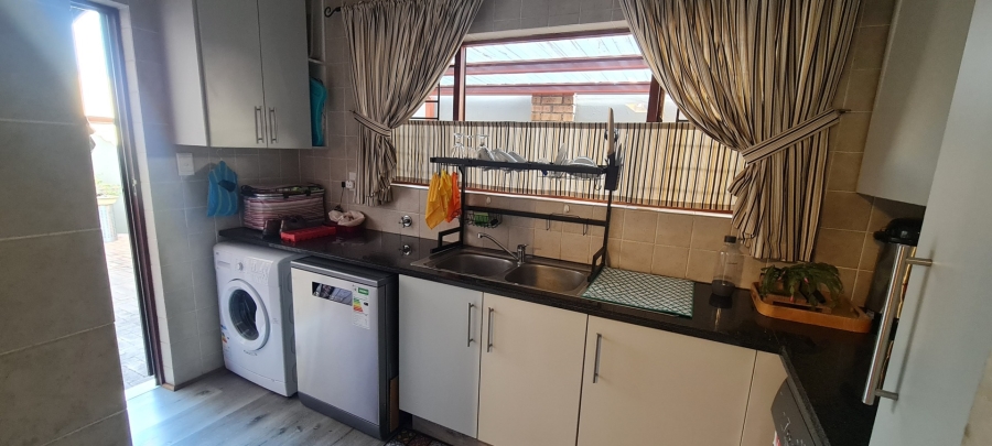 3 Bedroom Property for Sale in Sonneveld Gauteng