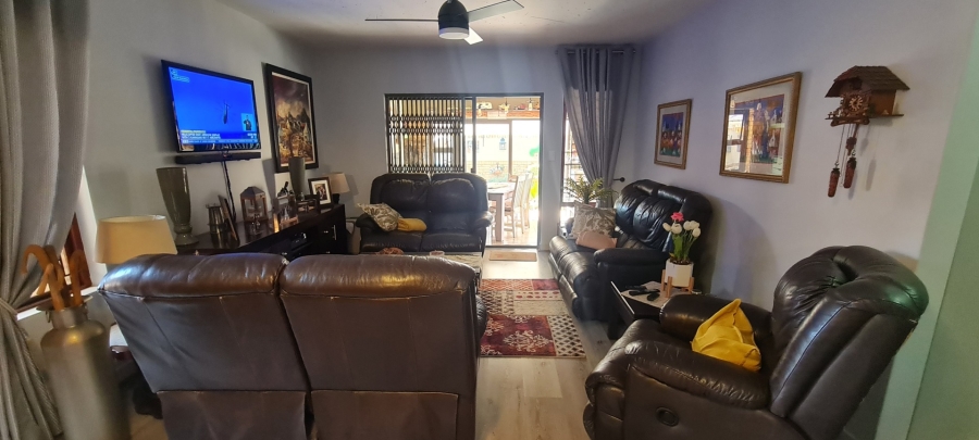 3 Bedroom Property for Sale in Sonneveld Gauteng
