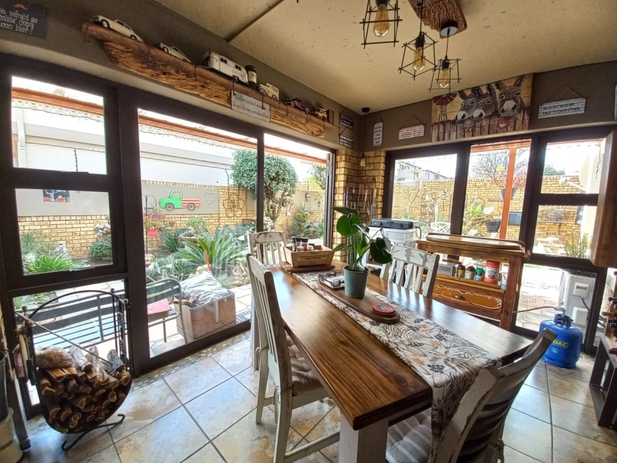 3 Bedroom Property for Sale in Sonneveld Gauteng