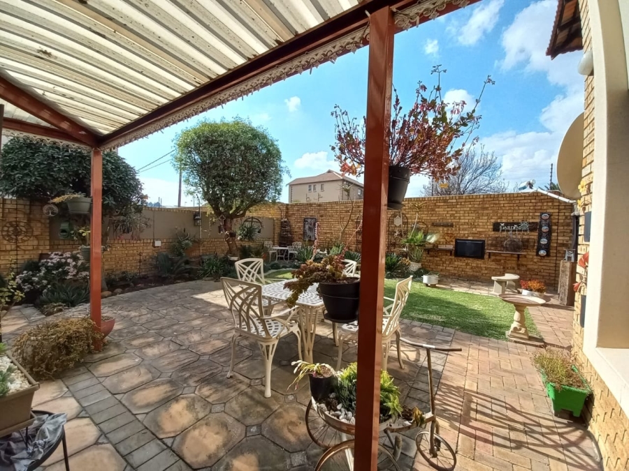 3 Bedroom Property for Sale in Sonneveld Gauteng