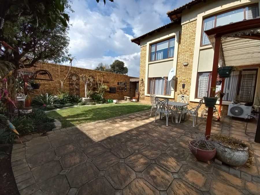 3 Bedroom Property for Sale in Sonneveld Gauteng
