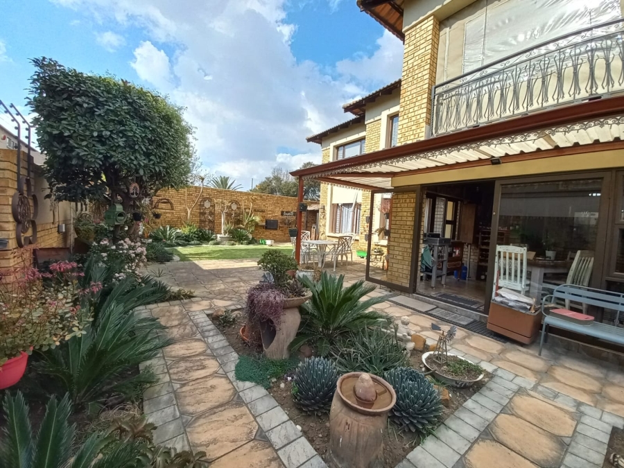 3 Bedroom Property for Sale in Sonneveld Gauteng