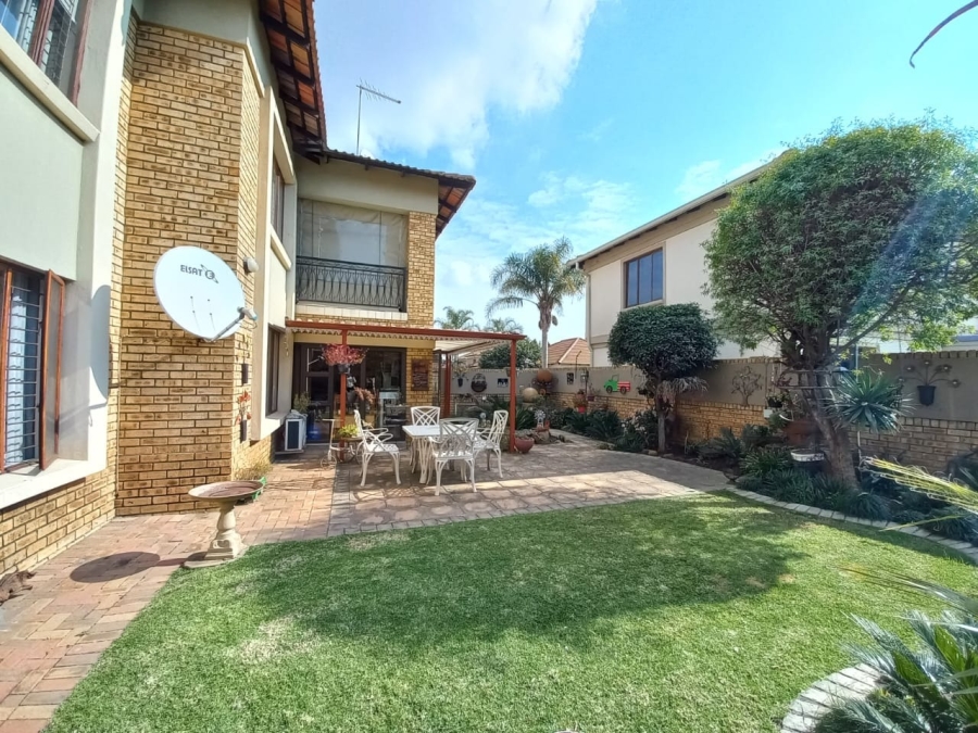 3 Bedroom Property for Sale in Sonneveld Gauteng