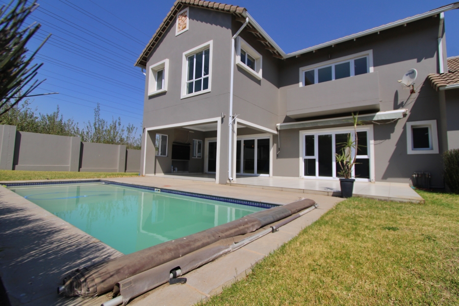 4 Bedroom Property for Sale in Broadacres Gauteng