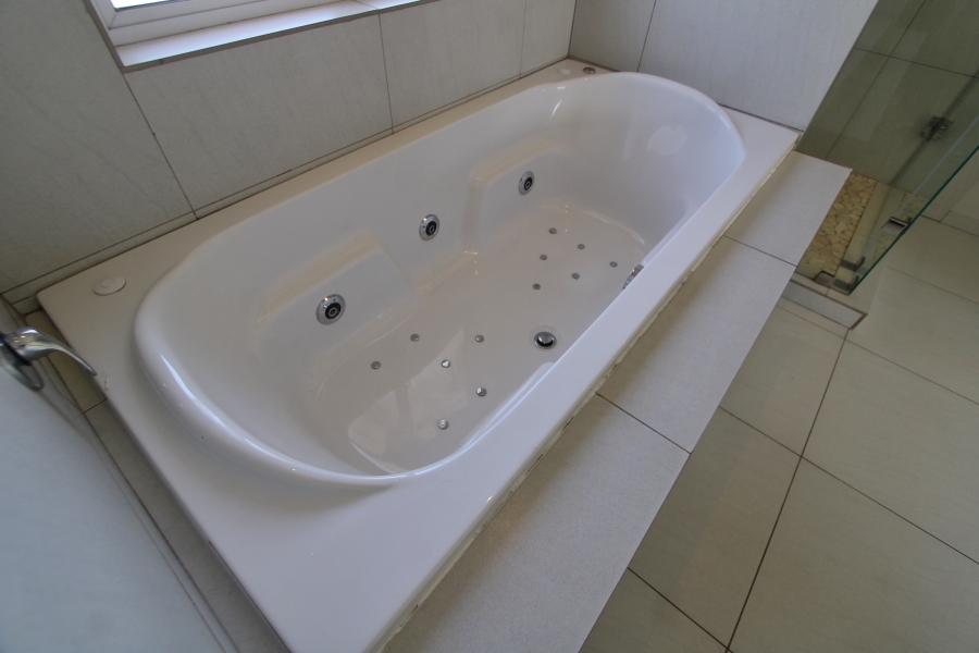 4 Bedroom Property for Sale in Broadacres Gauteng