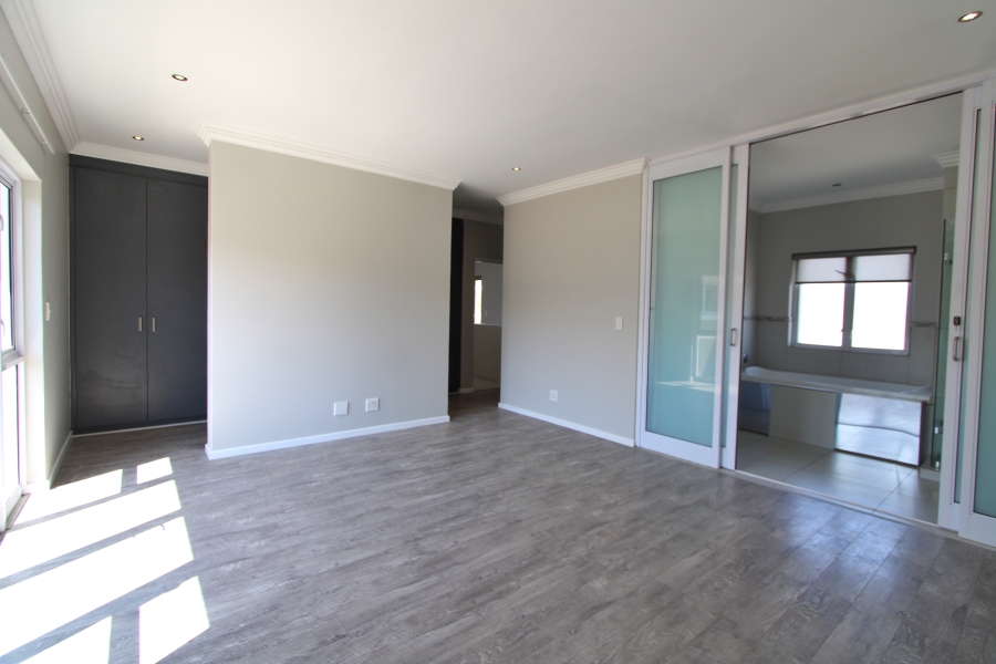 4 Bedroom Property for Sale in Broadacres Gauteng