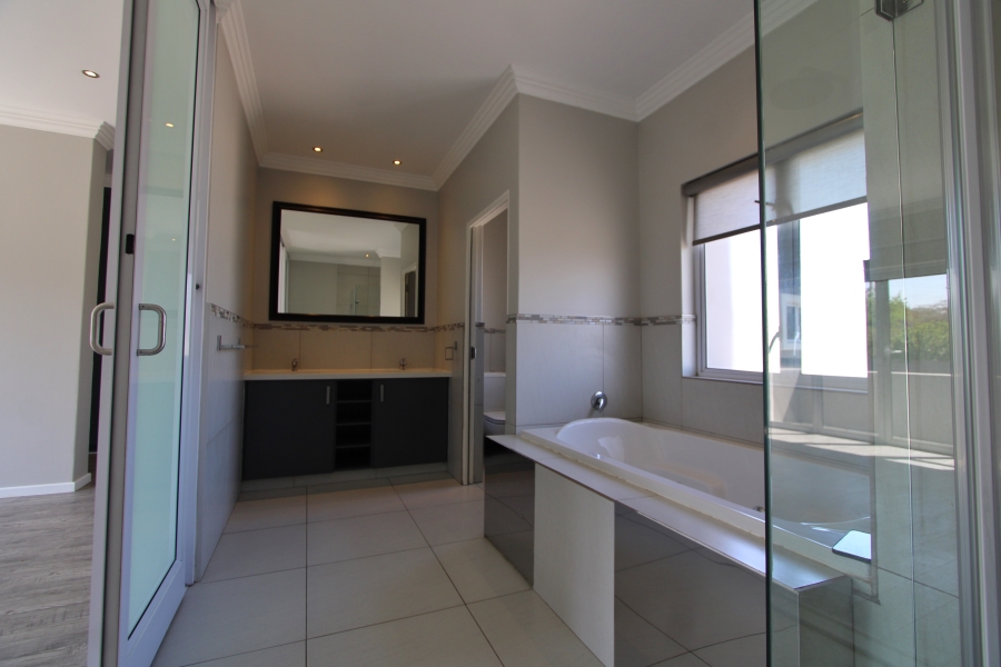 4 Bedroom Property for Sale in Broadacres Gauteng