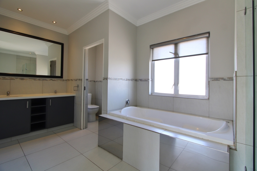 4 Bedroom Property for Sale in Broadacres Gauteng