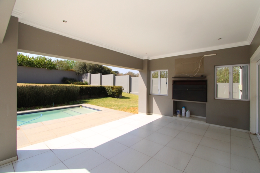 4 Bedroom Property for Sale in Broadacres Gauteng