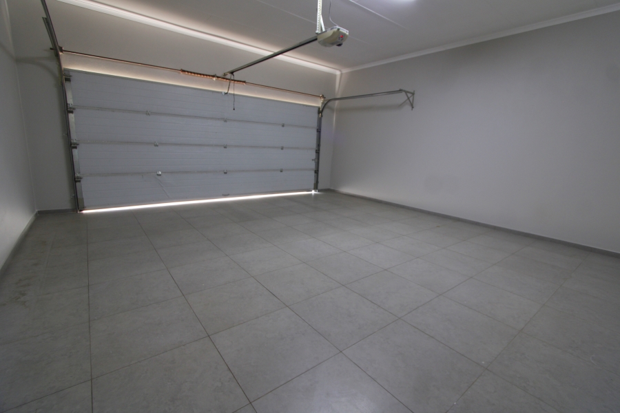 4 Bedroom Property for Sale in Broadacres Gauteng