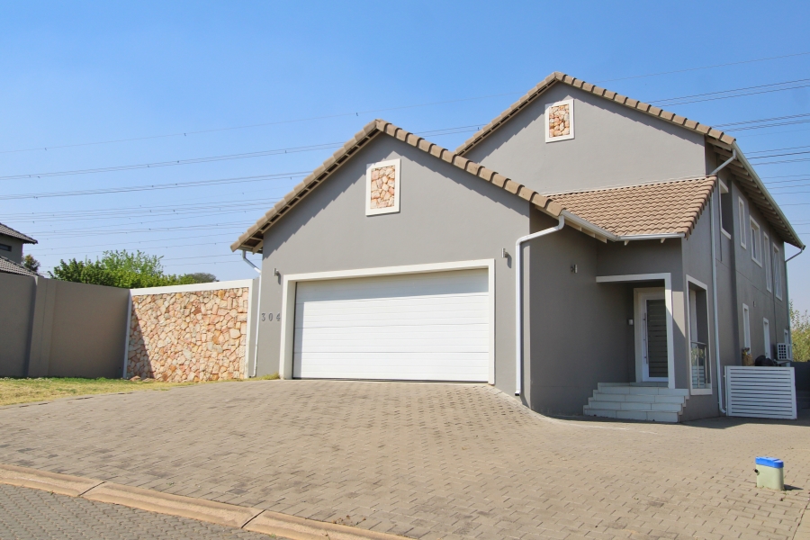 4 Bedroom Property for Sale in Broadacres Gauteng
