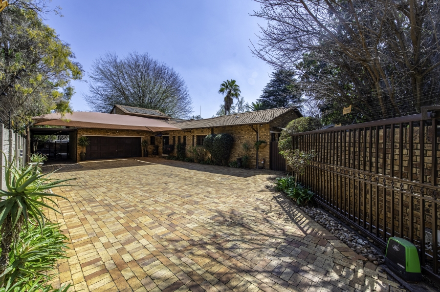 3 Bedroom Property for Sale in Buccleuch Gauteng