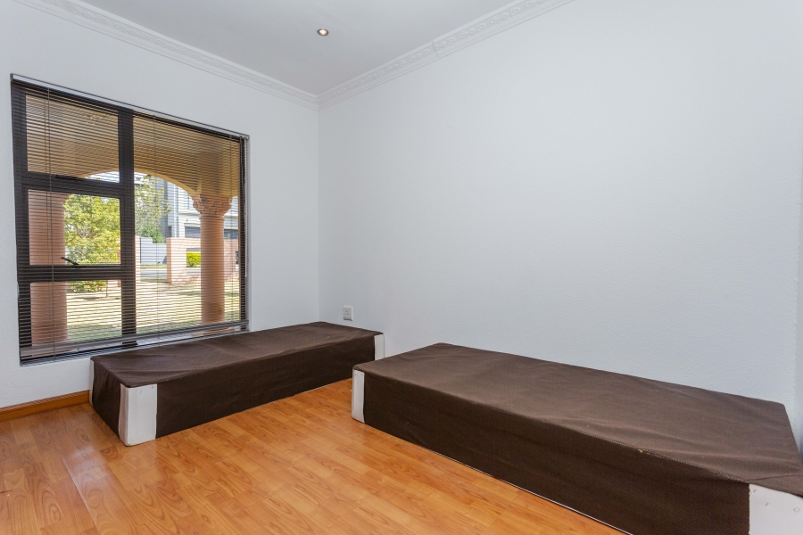 To Let 4 Bedroom Property for Rent in Blue Valley Golf Estate Gauteng