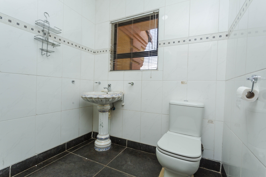 To Let 4 Bedroom Property for Rent in Blue Valley Golf Estate Gauteng