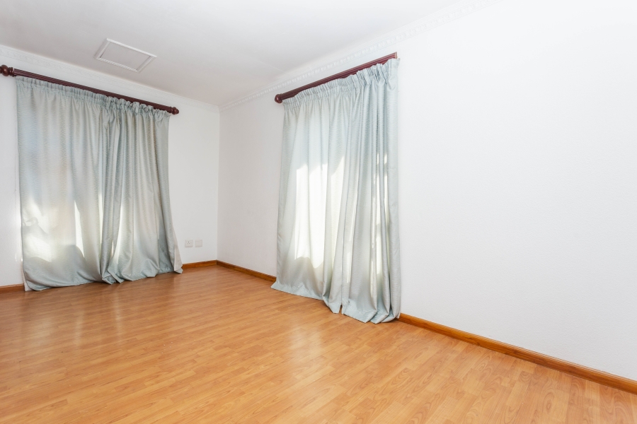 To Let 4 Bedroom Property for Rent in Blue Valley Golf Estate Gauteng