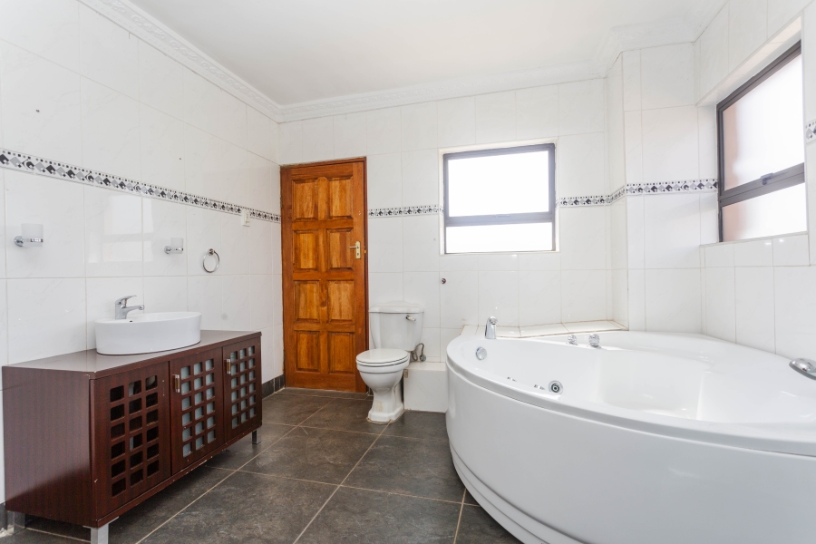 To Let 4 Bedroom Property for Rent in Blue Valley Golf Estate Gauteng