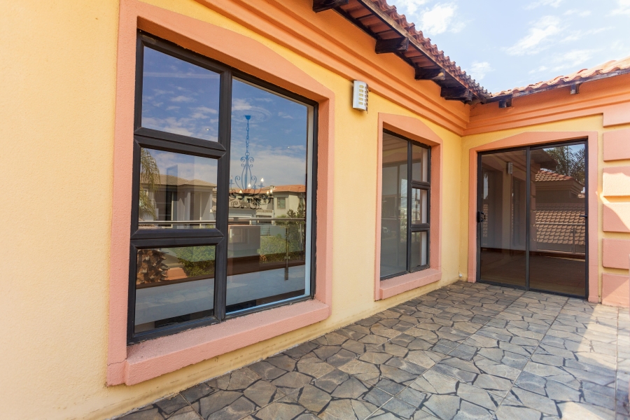 To Let 4 Bedroom Property for Rent in Blue Valley Golf Estate Gauteng