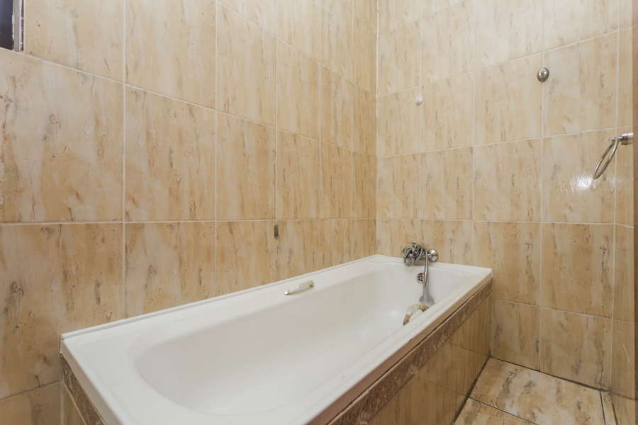 To Let 4 Bedroom Property for Rent in Blue Valley Golf Estate Gauteng