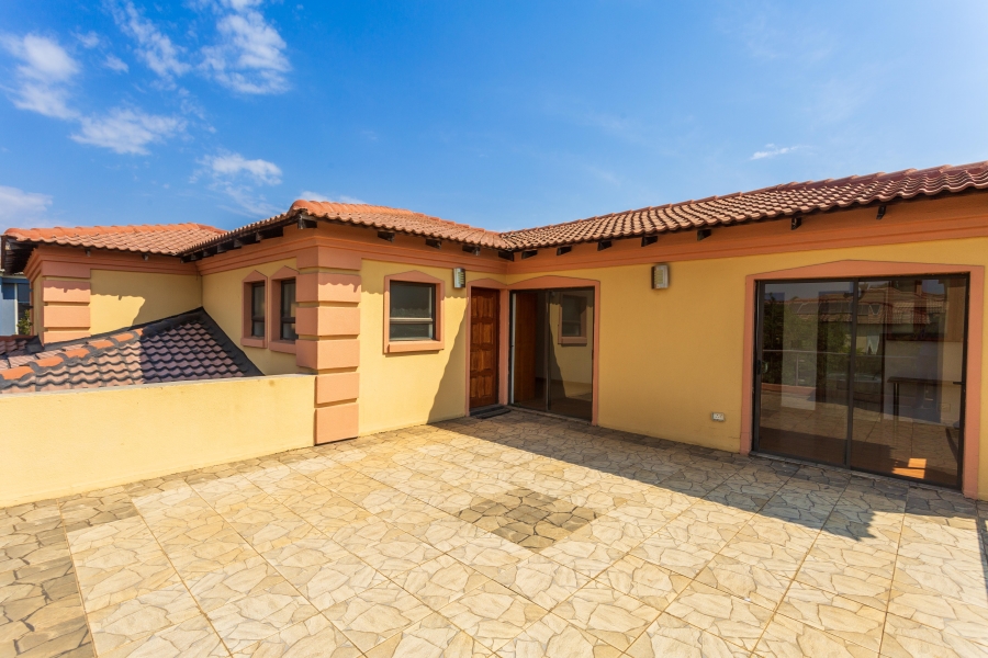 To Let 4 Bedroom Property for Rent in Blue Valley Golf Estate Gauteng