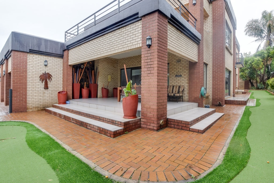 To Let 4 Bedroom Property for Rent in Featherbrooke Estate Gauteng