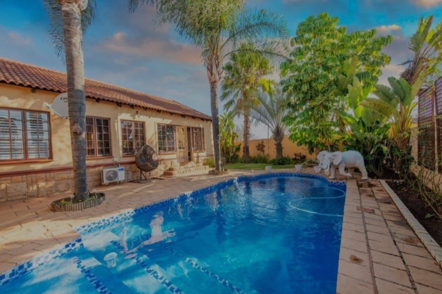 4 Bedroom Property for Sale in Noordwyk Gauteng