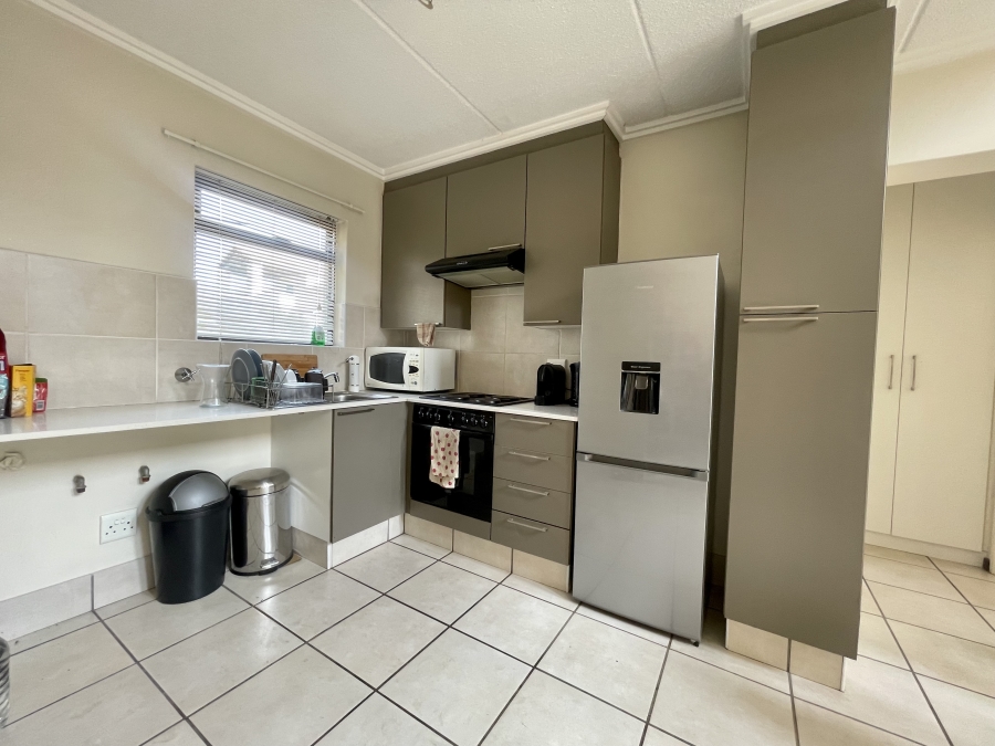 1 Bedroom Property for Sale in Bryanston Gauteng