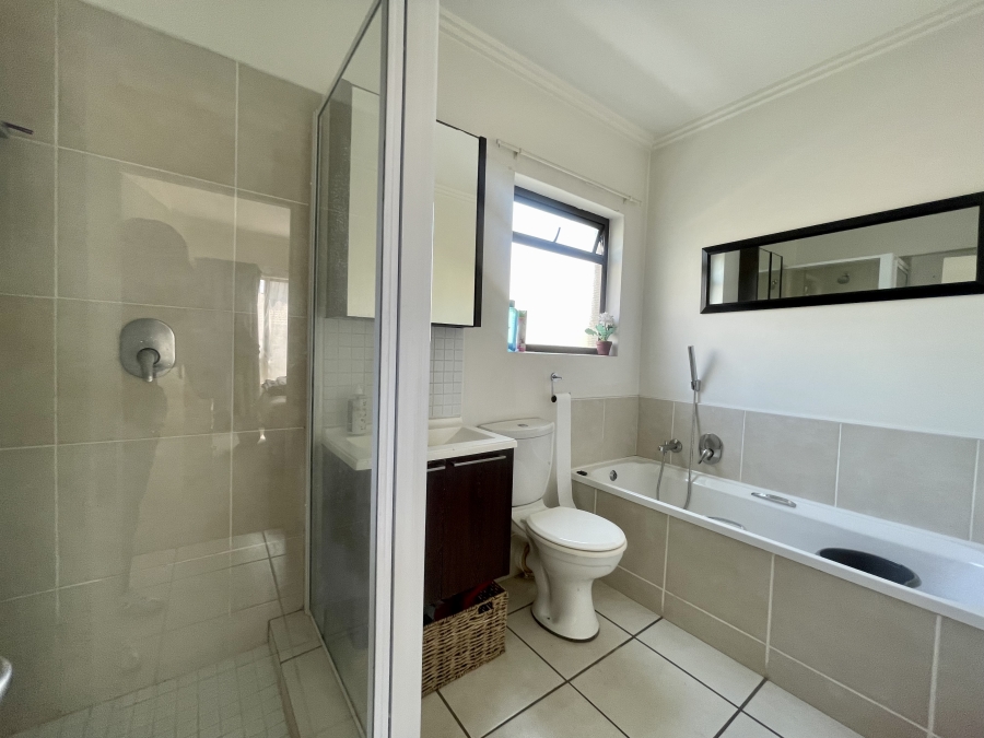 1 Bedroom Property for Sale in Bryanston Gauteng
