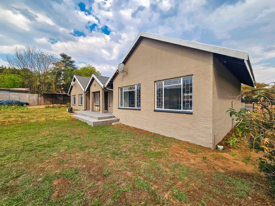4 Bedroom Property for Sale in Faerie Glen Gauteng