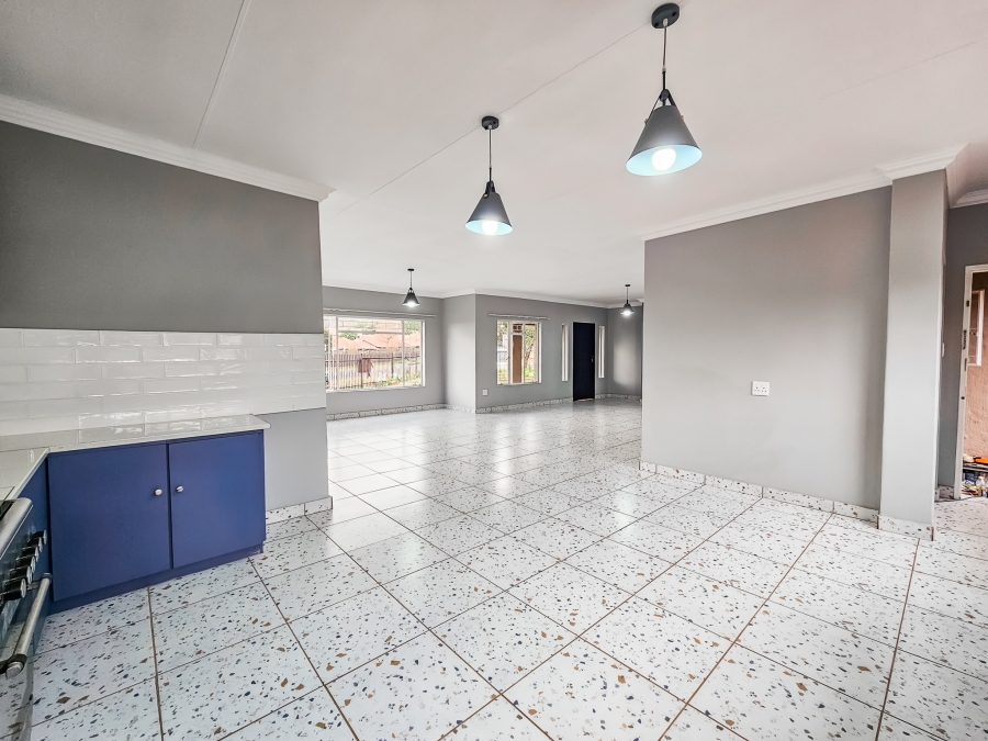 4 Bedroom Property for Sale in Faerie Glen Gauteng
