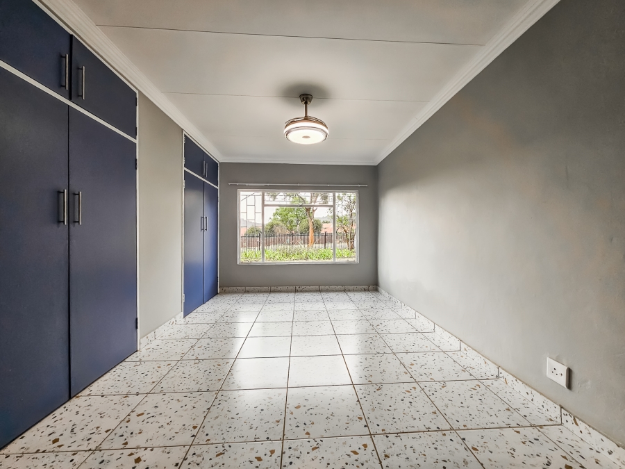 4 Bedroom Property for Sale in Faerie Glen Gauteng