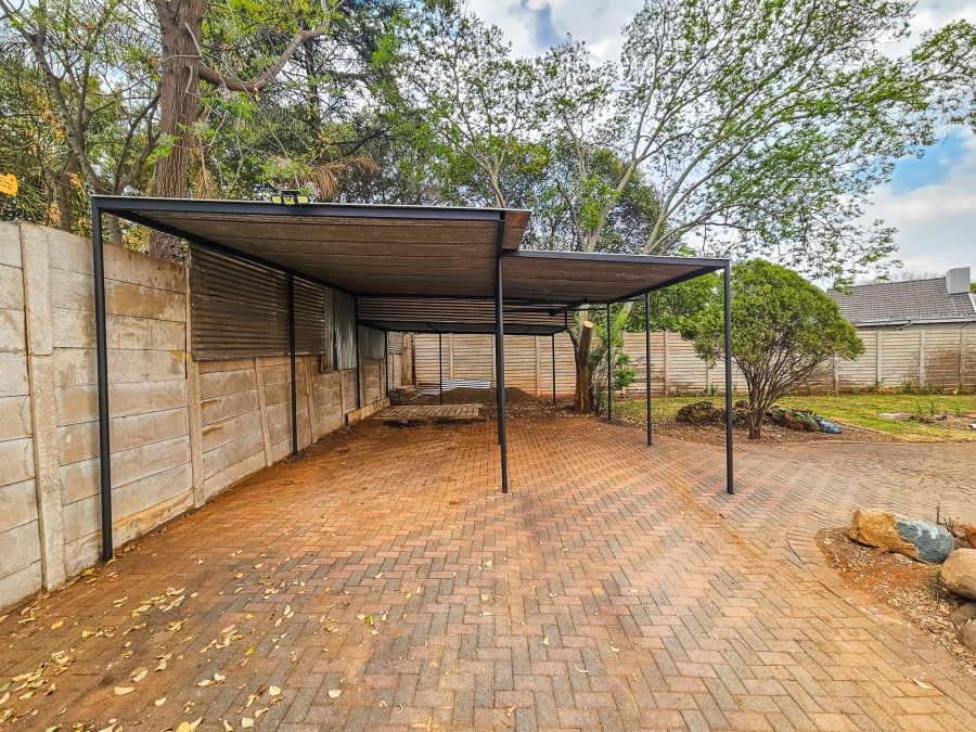 4 Bedroom Property for Sale in Faerie Glen Gauteng