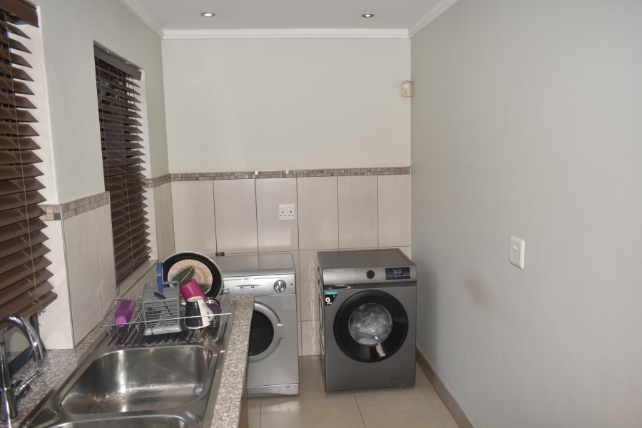 6 Bedroom Property for Sale in Zambezi Country Estate Gauteng