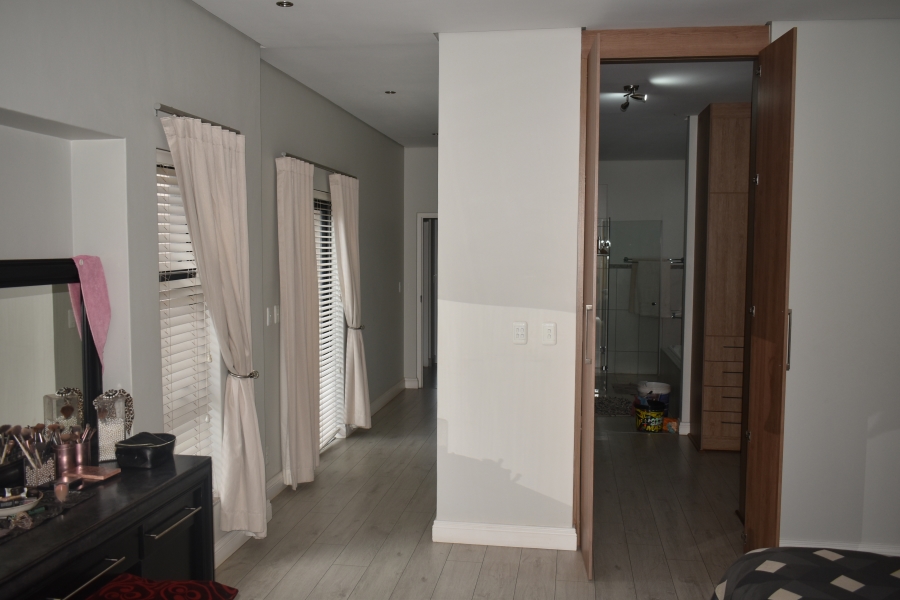 6 Bedroom Property for Sale in Zambezi Country Estate Gauteng