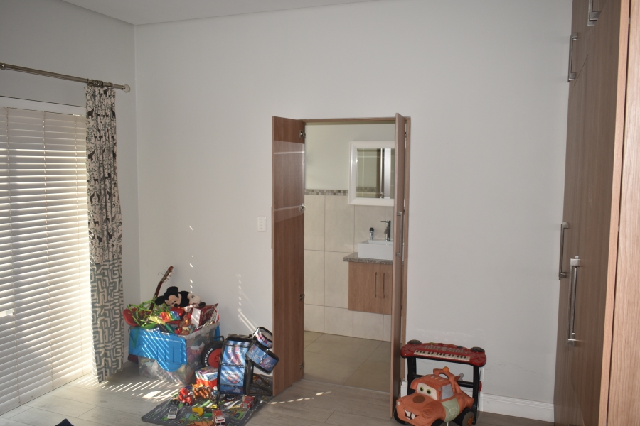 6 Bedroom Property for Sale in Zambezi Country Estate Gauteng