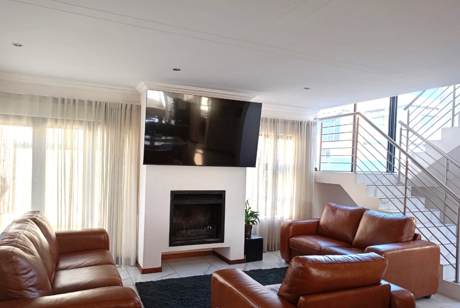 To Let 4 Bedroom Property for Rent in Wildtuinpark Gauteng